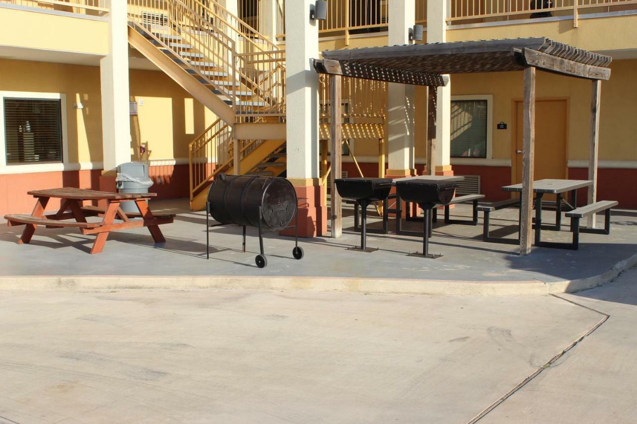Horizon Inn & Suites Pearsall المظهر الخارجي الصورة