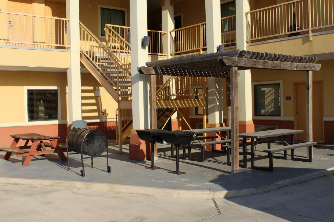 Horizon Inn & Suites Pearsall المظهر الخارجي الصورة